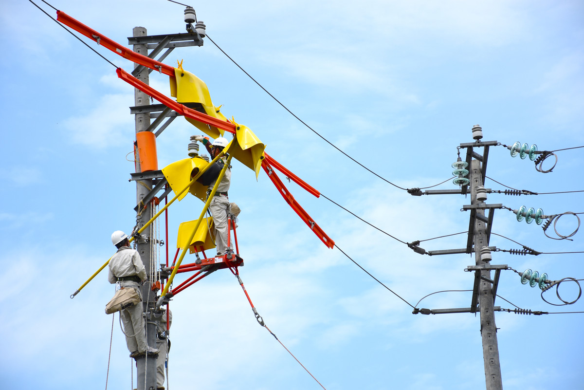 EVNHANOI dam bao dien ngay Le ky niem 47 nam ngay Giai phong mien Nam va 136 nam ngay Quoc te lao dong-Hinh-2