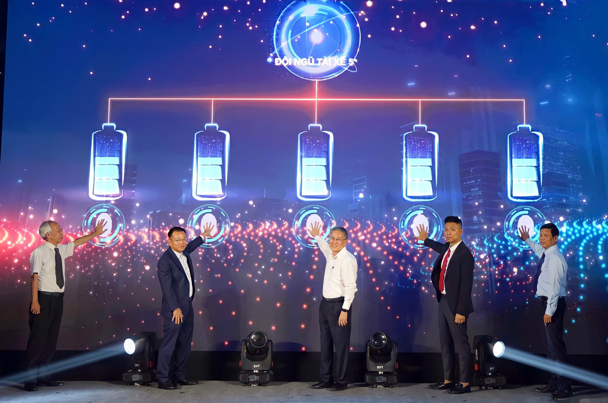 VinFast hop tac Ahamove ra mat dich vu van chuyen hang hoa tren nen tang cong nghe bang xe may dien AhaFast-Hinh-2