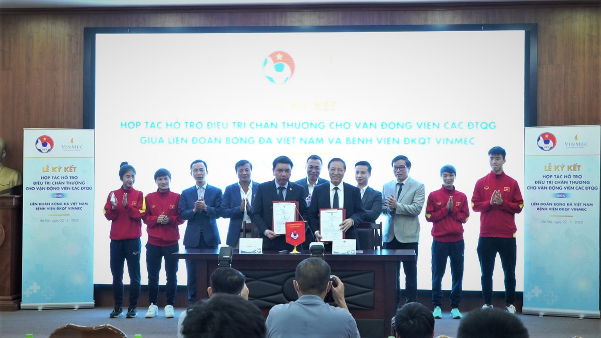 Le ky ket hop tac ho tro dieu tri chan thuong cho doi tuyen quoc gia giua VFF va VINMEC