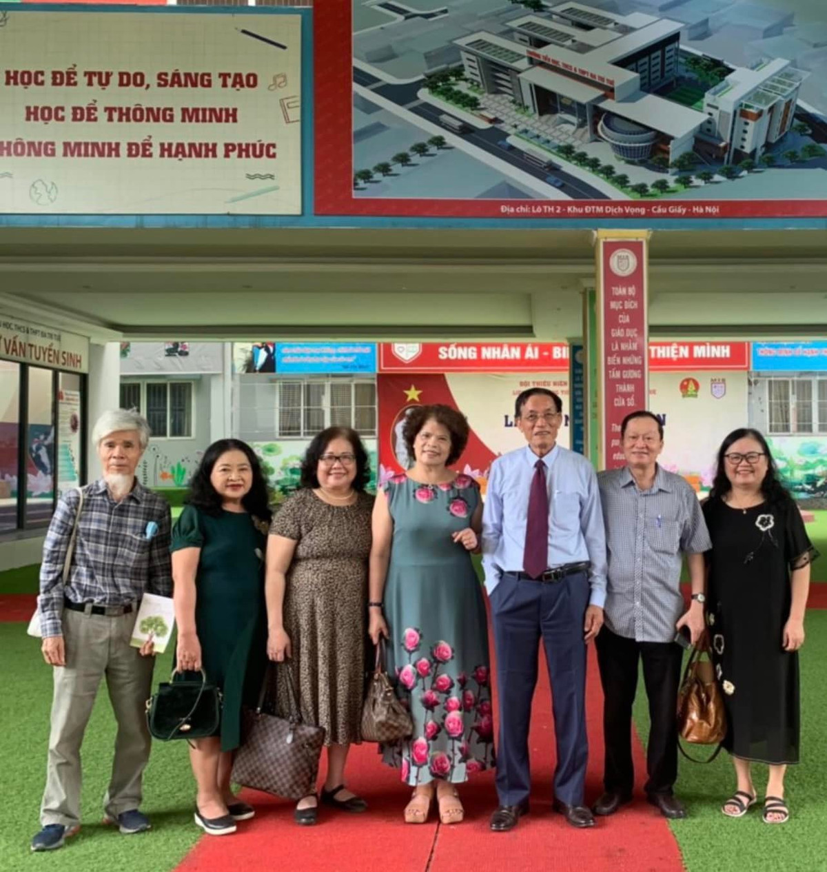 MIS: Lay hoc sinh lam chu the trung tam