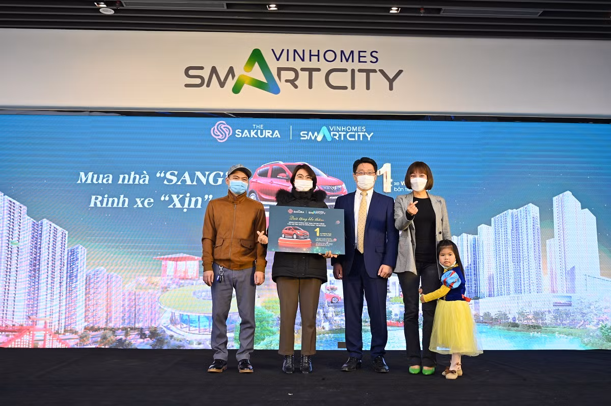 Vo oa trung thuong xe Vinfast khi mua can ho SA2 - The Sakura-Hinh-7