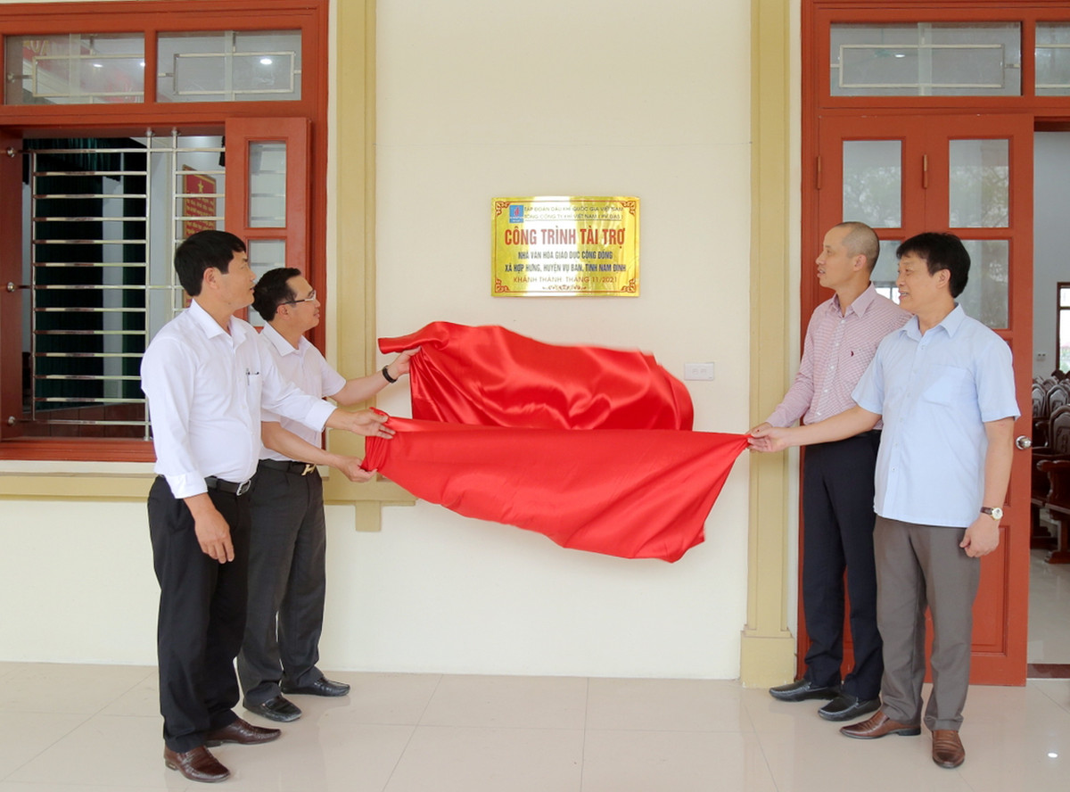 PVN/PV GAS khanh thanh Nha van hoa Hop Hung