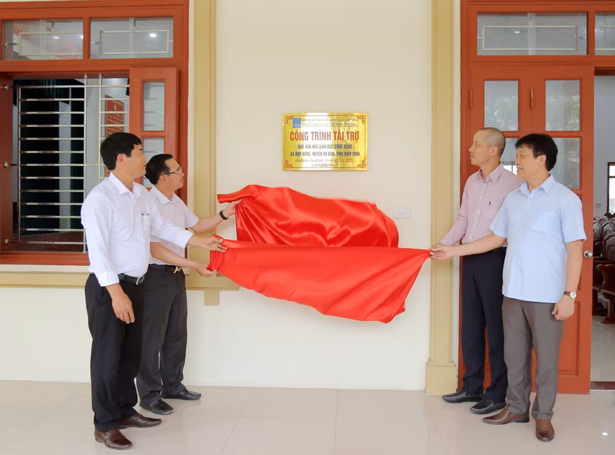 PVN/PV GAS khanh thanh Nha van hoa Hop Hung