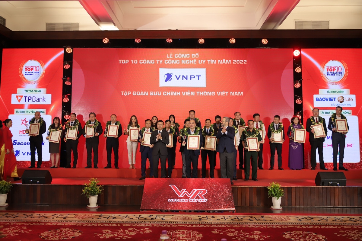 VNPT va VinaPhone tiep tuc lot top 10 cong ty cong nghe thong tin – vien thong uy tin nam 2022-Hinh-2