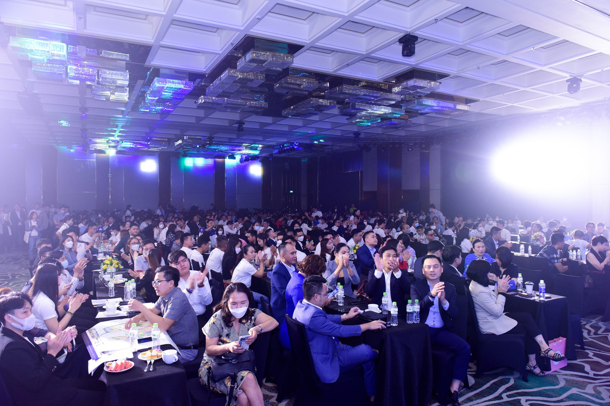 Soi dong “cuoc dua” so huu hang hieu Vinhomes Ocean Park 2 – The Empire