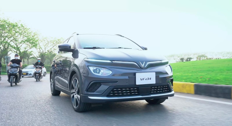 Nguoi dung xe dien an tam tuyet doi voi Dich vu cuu ho pin 24/7 cua VinFast