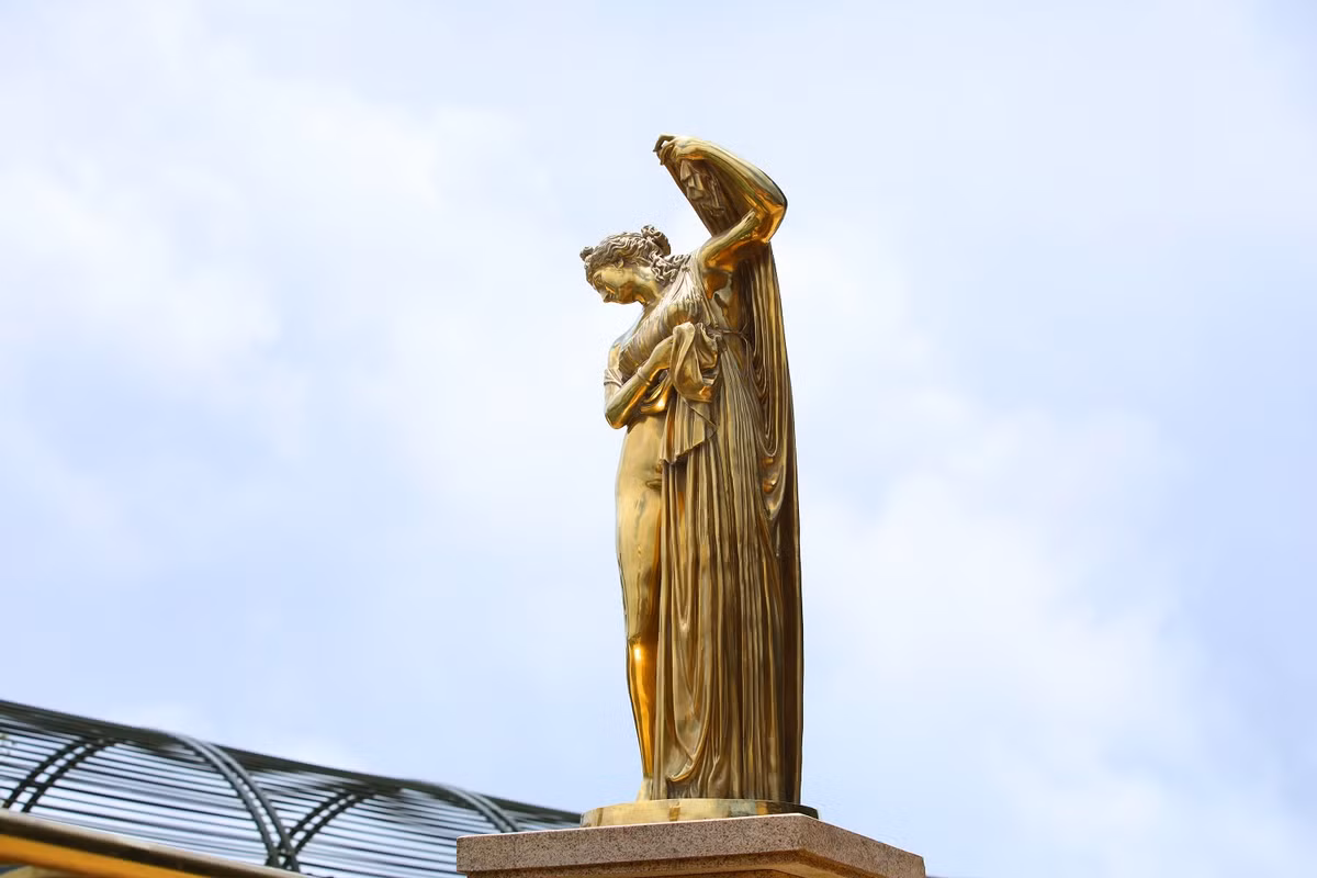 5 tac pham dieu khac dac biet nhat tai Thac Than Mat Troi o Ba Na Hills-Hinh-5