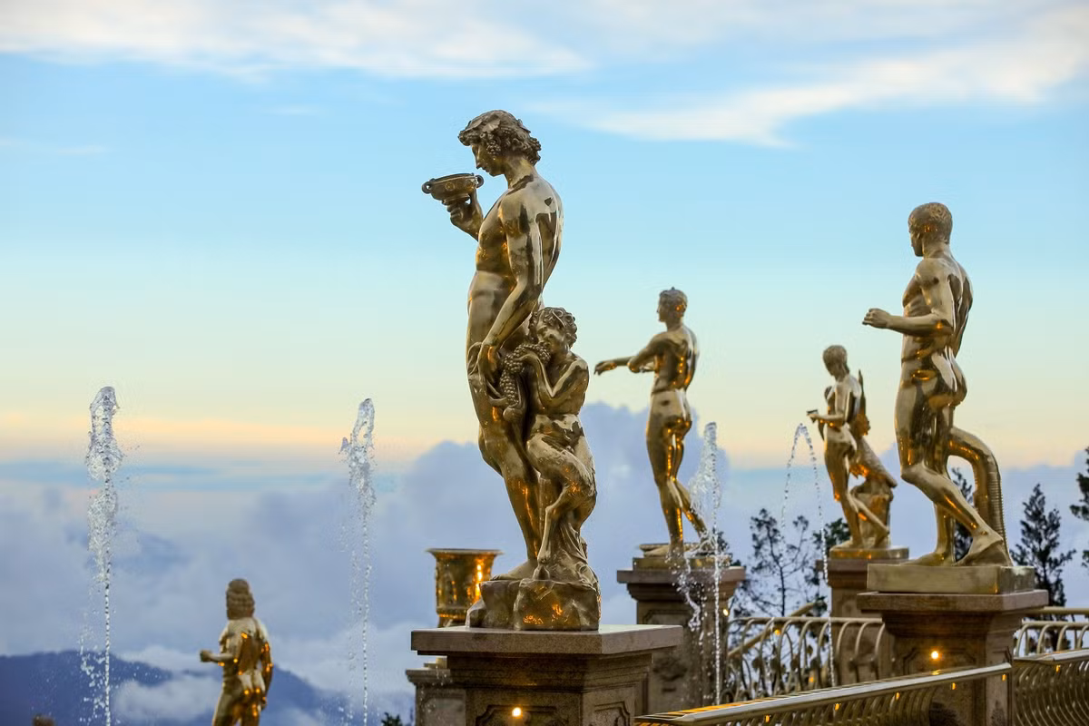 5 tac pham dieu khac dac biet nhat tai Thac Than Mat Troi o Ba Na Hills-Hinh-2