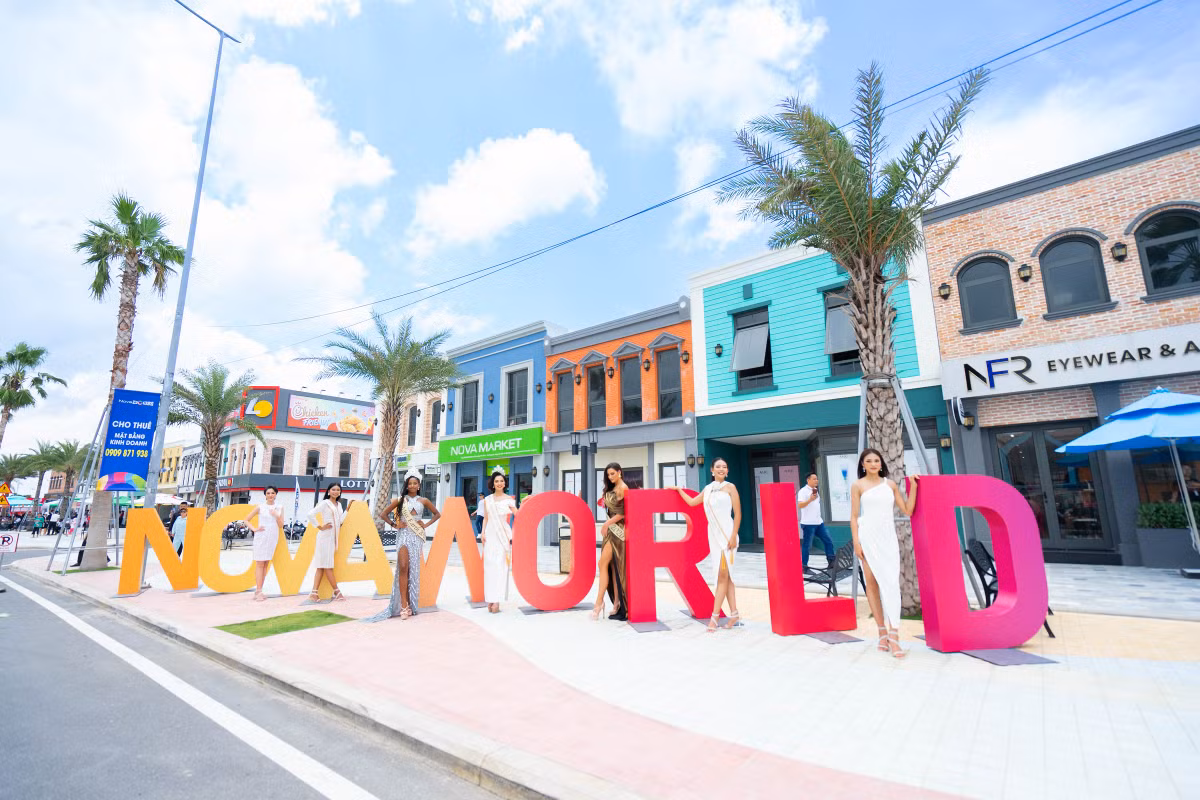 Cac hoa hau kham pha dai lo shophouse NovaWorld Ho Tram