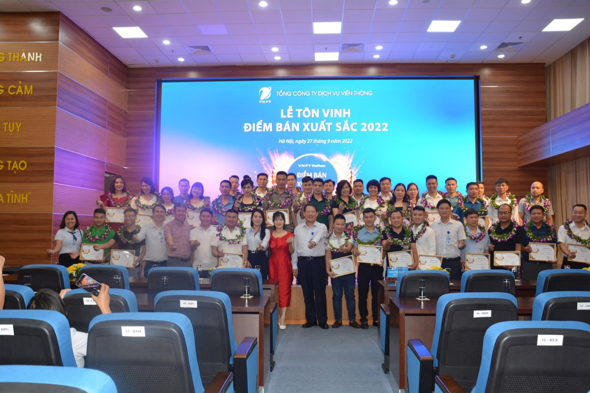 VinaPhone tang chuyen du lich 5*, tri an diem ban xuat sac tren toan quoc