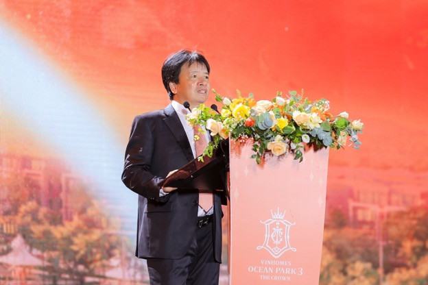 Hon 8000 “chien binh anh sang” bung no tai le ra quan du an Vinhomes Ocean Park 3 – The Crown-Hinh-4