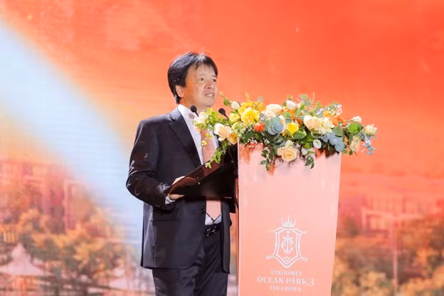 Hon 8000 “chien binh anh sang” bung no tai le ra quan du an Vinhomes Ocean Park 3 – The Crown-Hinh-4