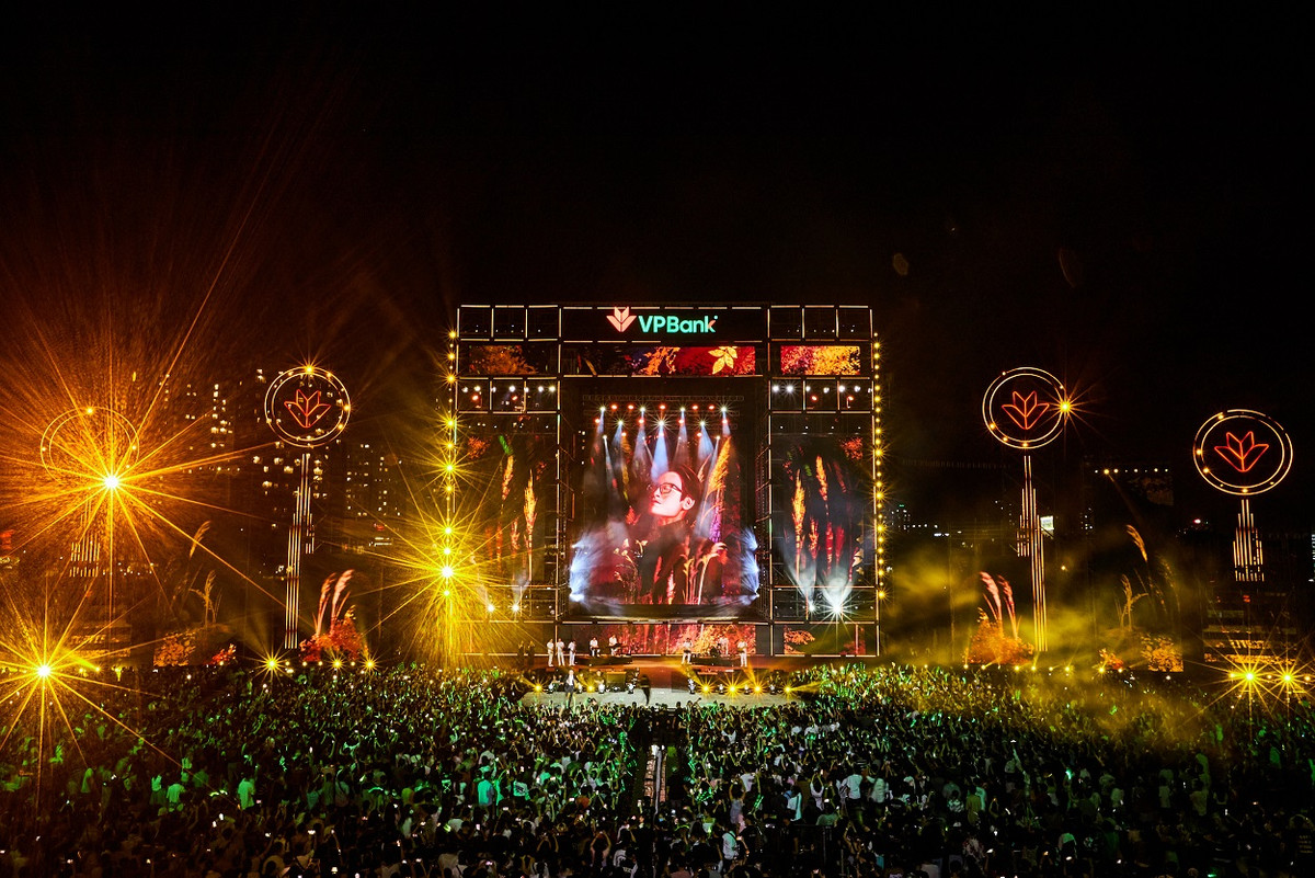 Dai nhac hoi Light Up Viet Nam do VPBank to chuc chinh phuc thanh cong gioi tre