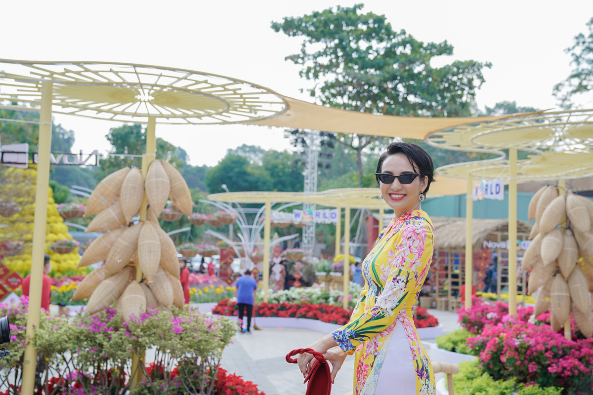 Dan sao Viet no nuc tray Hoi Hoa Xuan 2022 tai Novaland Gallery-Hinh-10