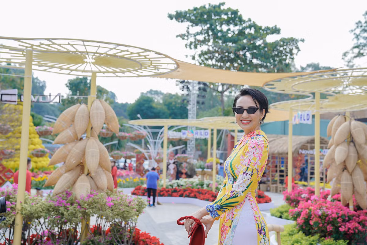 Dan sao Viet no nuc tray Hoi Hoa Xuan 2022 tai Novaland Gallery-Hinh-10