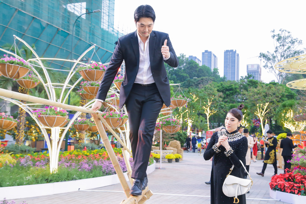 Dan sao Viet no nuc tray Hoi Hoa Xuan 2022 tai Novaland Gallery-Hinh-6