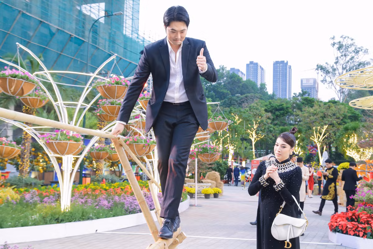 Dan sao Viet no nuc tray Hoi Hoa Xuan 2022 tai Novaland Gallery-Hinh-6