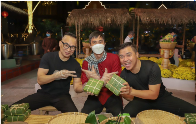 Dan sao Viet no nuc tray Hoi Hoa Xuan 2022 tai Novaland Gallery-Hinh-5