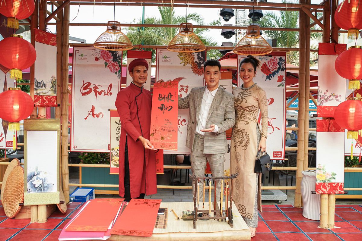 Dan sao Viet no nuc tray Hoi Hoa Xuan 2022 tai Novaland Gallery-Hinh-9