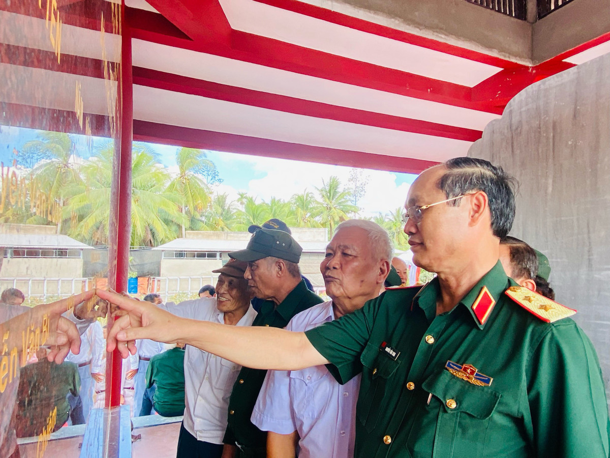 Khánh thành công trình bia truyền thống LLVT Sài Gòn-Gia Định tại Bến Tre - Hình 6 Khanh thanh cong trinh bia truyen thong LLVT Sai Gon-Gia Dinh tai Ben Tre-Hinh-6