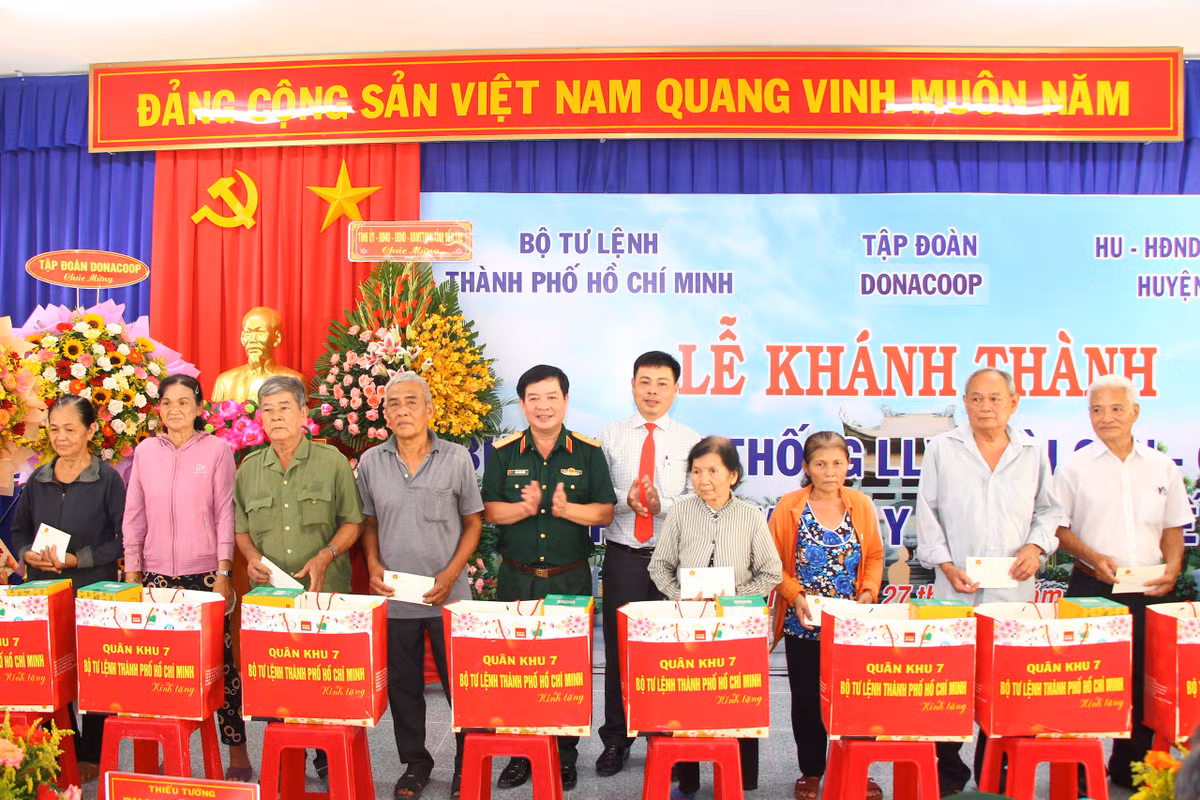 Khanh thanh cong trinh bia truyen thong LLVT Sai Gon-Gia Dinh tai Ben Tre-Hinh-5