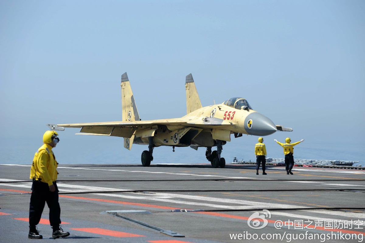 Tiêm kích J-15 của Trung Quốc hay còn có biệt danh là Phi Sa được Trung Quốc phát triển dựa trên phiên bản J-11B của nước này và Su-33 của Nga. Nguồn ảnh: QQ.