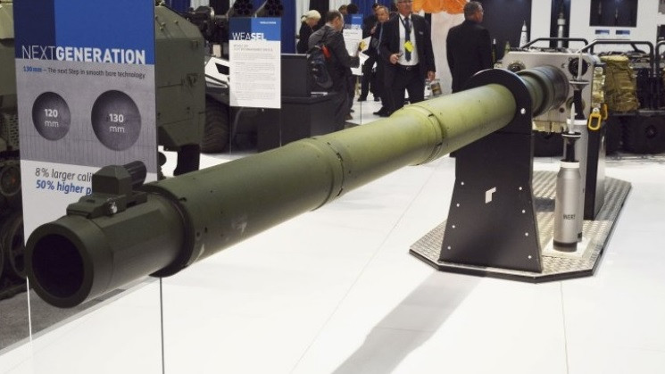 Tập đoàn Rheinmetall của Đức vừa giới thiệu khẩu pháo xe tăng cỡ nòng 130mm và quảng cáo đây là "tương lai của xe tăng NATO". Với cỡ nòng 130mm này, xe tăng NATO trong tương lai sẽ "vượt trội ngoài sức chiến đấu" của xe tăng Nga, Trung. Nguồn ảnh: Livejournal.