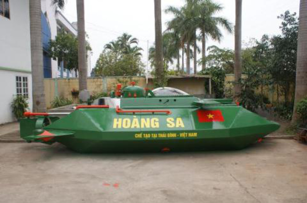 Tới năm 2016, tàu ngầm Hoàng Sa Mini lại một lần nữa khiến truyên thông phải sừng sốt. Vẫn một lần nữa, tàu Hoàng Sa mini được chế tạo tại Thái Bình và doanh nhân Nguyễn Quốc Hoà lại đóng vai "tổng công trình sư". Nguồn ảnh: TNTS.