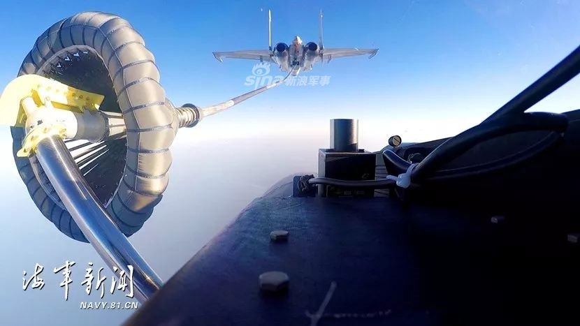 Mặc dù nghe qua có vẻ khá "cồng kềnh" nhưng đây được coi là cách thức đơn giản nhất để khắc phục nhược điểm quá nặng nề của các chiến đấu cơ J-15 hiện tại. Nguồn ảnh: Navy01.