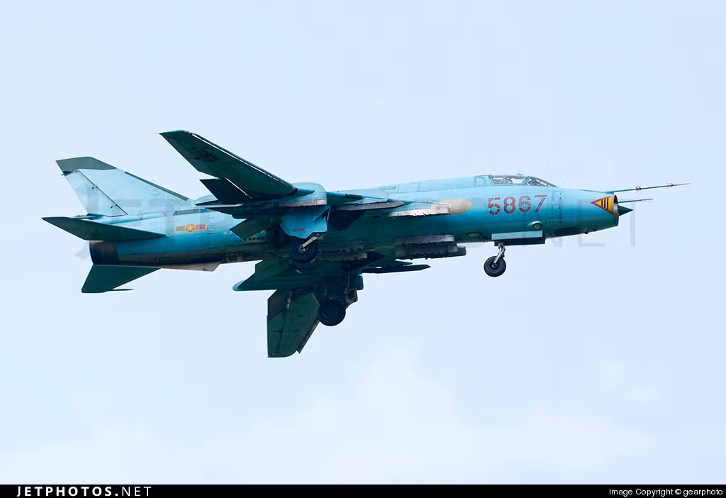 Số lượng cường kích Su-22 - hay còn được coi là tiêm kích - bom Su-22 của Không quân Việt Nam hiện tại là 34 chiếc. Nguồn ảnh: Pinterest.