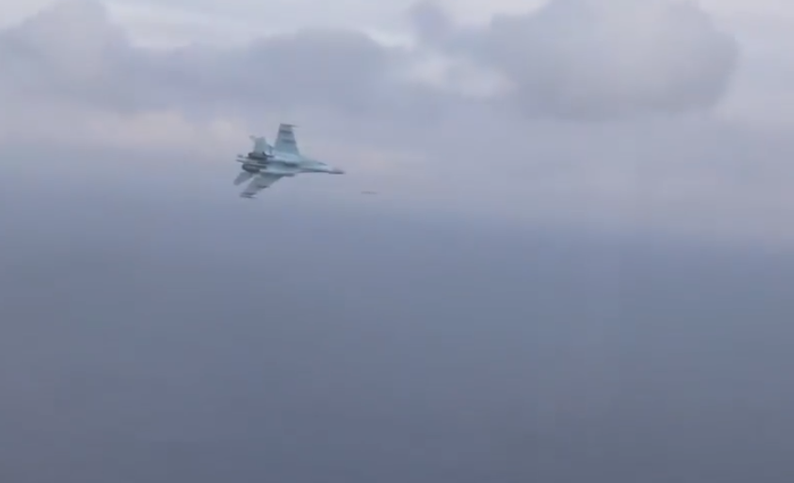 Dẫu biết là quả tên lửa này không mang theo đầu đạn, tuy nhiên ở tốc độ nhanh hơn tốc độ âm thanh này, chỉ một sai sót nhỏ của phi công cũng có thể dẫn tới thảm hoạ nếu chiếc phi cơ va chạm vào quả tên lửa. Nguồn ảnh: Militarynoptan.