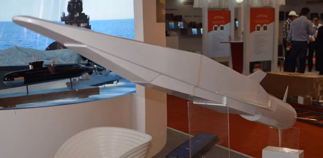 Phía Nga tự tin cho rằng vũ khí của mình là số một thế giới, không có sản phẩm tương tự, sẽ khiến cho ưu thế của các biên đội tàu sân bay Mỹ bị triệt tiêu hoàn toàn.