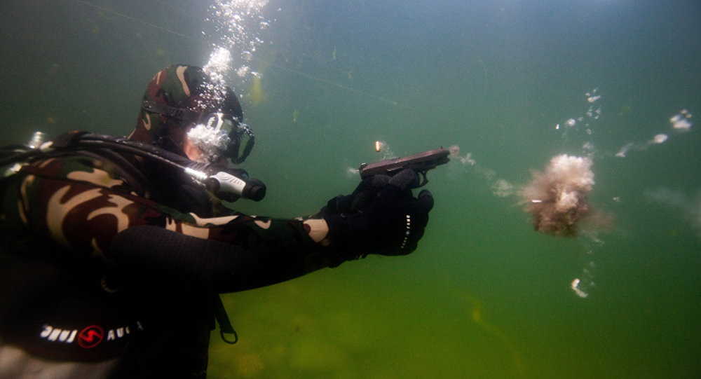 Kèm theo đó là thiết kế xuyên của đạn CAV-X sẽ gây sát thương lên mục tiêu kém hơn so với loại đạn thông thường vì CAV-X sẽ xuyên qua mục tiêu, trong khi đó những viên đạn thường sẽ vỡ tung trong người nạn nhân - gây sát thương cao hơn nhiều. Nguồn ảnh: DefenseOne.