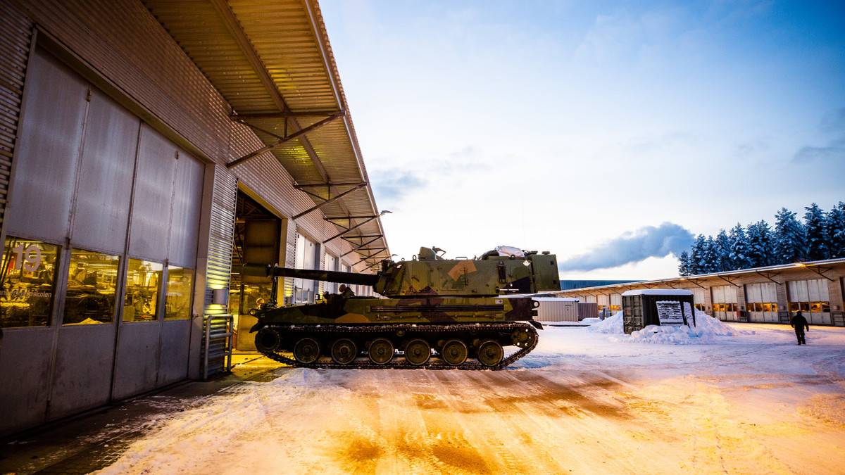 Có giá ước tính vào khoảng 4 triệu USD cho mỗi khẩu, pháo tự hành K9 Thunder có trọng lượng 47 tấn, dài 12 mét tính cả nòng, rộng 3,4 mét và cao 2,73 mét.