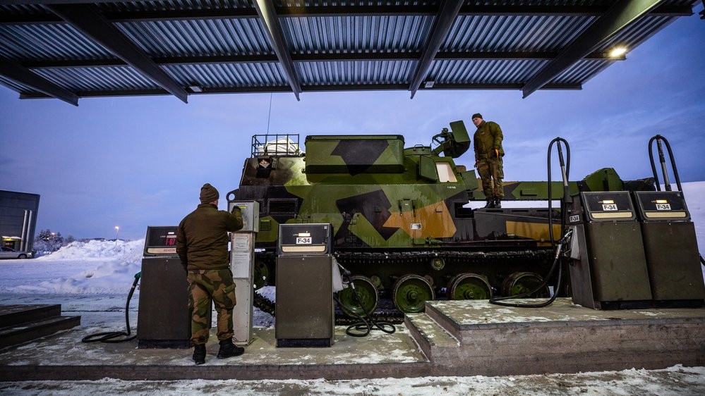 Kèm theo hai khẩu pháo tự hành khủng bậc nhất châu Á này, Hàn Quốc cũng chuyển giao thêm cho Na Uy xe hỗ trợ nạp đnạ K10 đầu tiên.