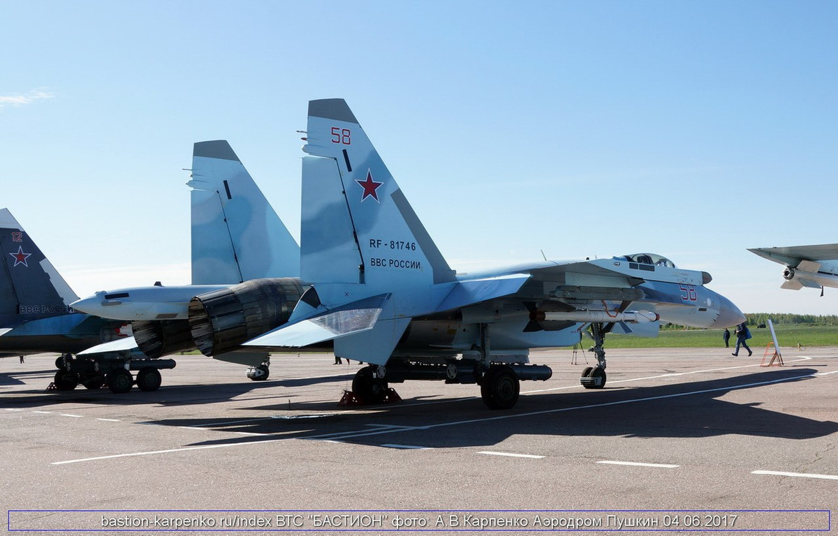 Tuy nhiên, chưa rõ Không quân Việt Nam có còn sử dụng loại bom này trong biên chế hay không vì những bức ảnh vừa được hé lộ được cho là chụp từ đầu những năm 2010 - nghĩa là tới nay các quả bom KAB-500Kr của chúng ta hoặc đã hết hạn hoặc cũng đang trong tình trạng... cận "đát". Nguồn ảnh: Rumil.