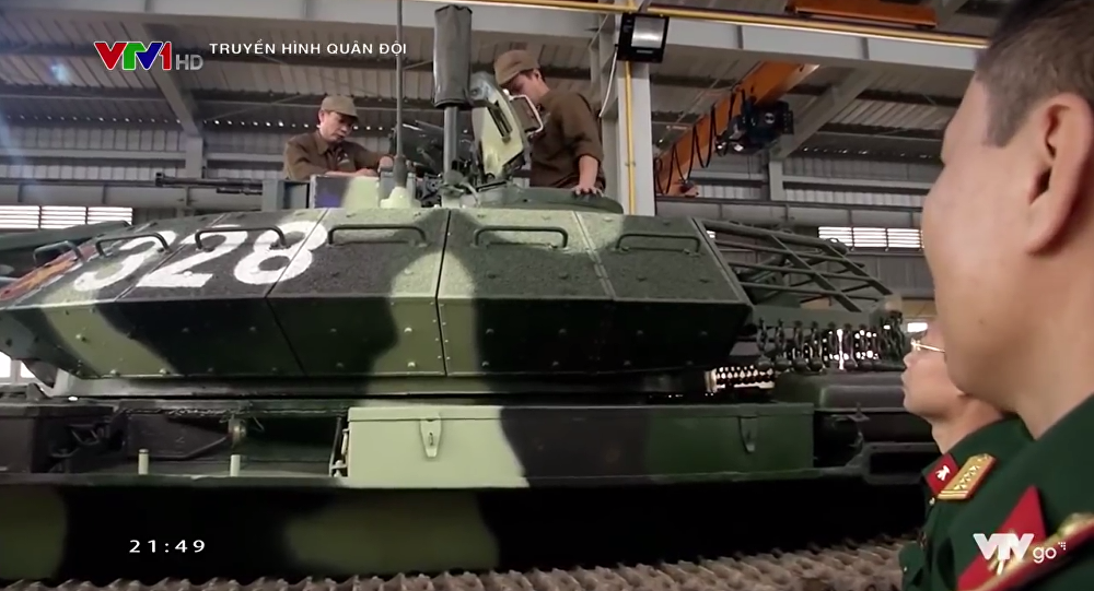 Tuy nhiên, hướng nâng cấp pháo cho T-54/55 về sau đã bị đánh giá là khá tốn kém nên phần pháo 105mm được loại bỏ, vẫn giữ nguyên pháo 100mm cũ nhưng tăng cường ốp bọc cách nhiệt nhằm tránh hiện tượng nòng bị quá nhiệt dẫn đến biến dạng khi khai hoả liên tục. Nguồn ảnh: QPVN.
