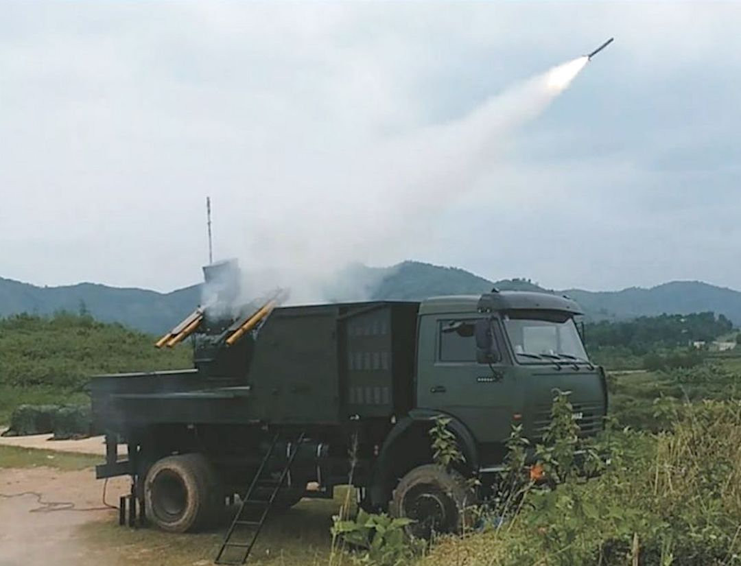 Việc chế tạo và sử dụng được hệ thống cảm biến trinh sát cũng như dẫn bắn trên tổ hợp phòng không tầm thấp tự hành này là một thành quả rất lớn do vốn dĩ các loại tên lửa được sử dụng trong tổ hợp này là tên lửa vác vai Strela-2M. Nguồn ảnh: VTV.