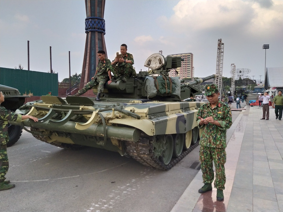 Đây là loại xe tăng chủ lực mới nhất trong biên chế Quân đội Nhân dân Việt Nam hiện tại với số lượng 64 chiếc loại T-90S/SK, chủ yếu phục vụ trong biên chế Tiểu đoàn Tăng thiết giáp 201. Nguồn ảnh: Vietdefense.