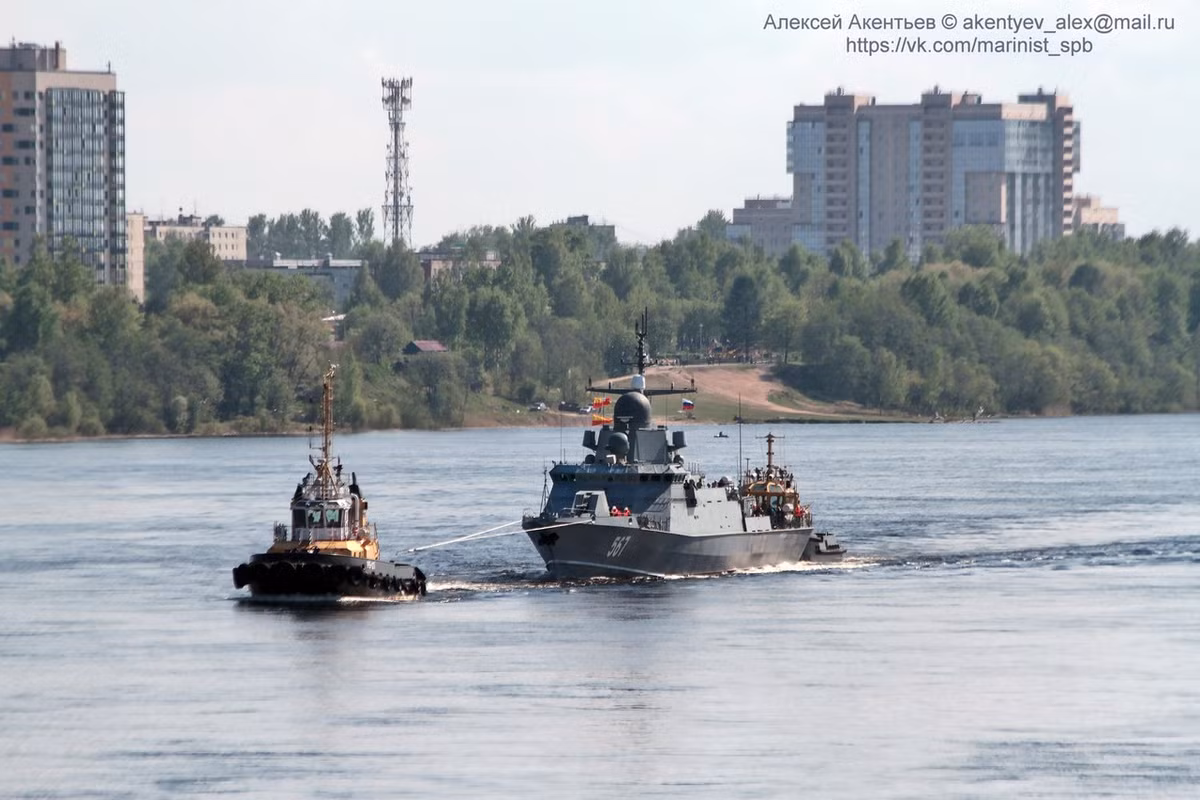 Về cơ bản, việc sở hữu các tàu hộ vệ có độ giãn nước thấp nhưng mang hoả lực không thua kém gì khu trục hạm (tất nhiên là số lượng ít hơn) rõ ràng là một giải pháp khôn ngoan của Nga khi mà hải quân nước này đang ngày càng tụt hậu so với các cường quốc khác của thế giới. Nguồn ảnh: Livejournal.