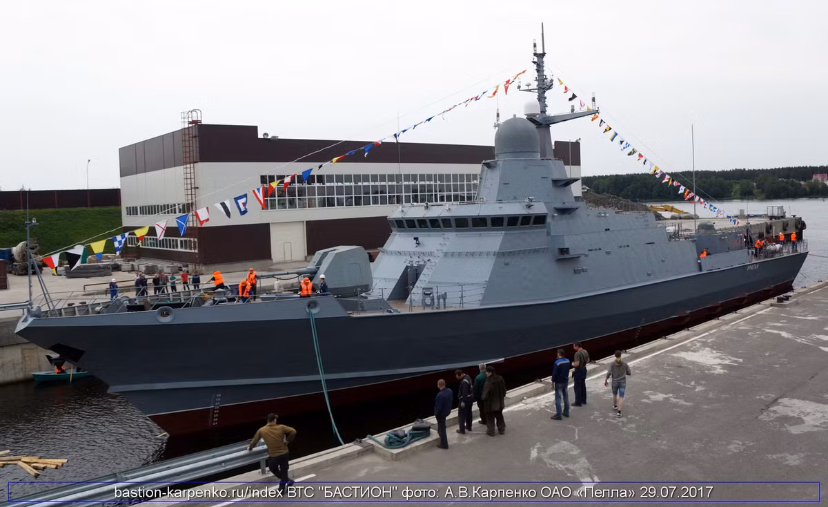 Tàu được trang bị động cơ diesel cho phép nó di chuyển với tốc độ tối đa 30 hải lý giờ tương đương 56 km/h. Đây là khi điểm yếu của Nga bộc lộ vì rõ ràng với độ giãn nước nhỏ như của Karakurt, tàu hoàn toàn đủ khả năng để đi nhanh hơn. Nguồn ảnh: Livejournal.