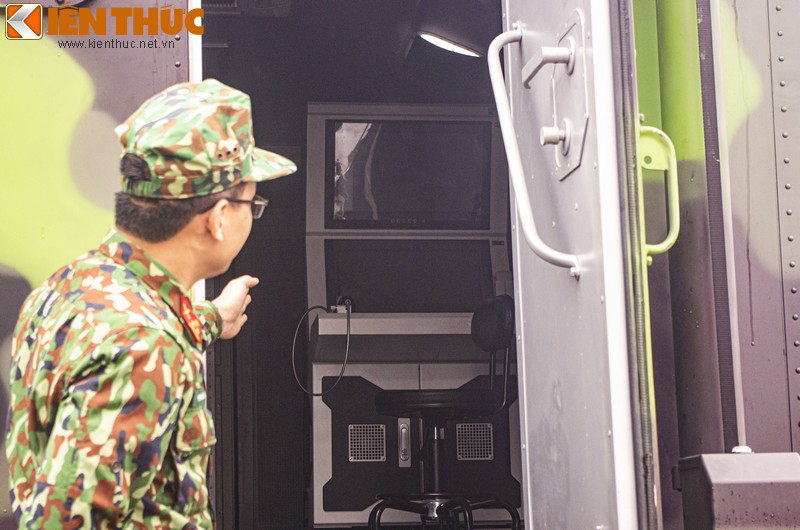 Bên trong xe là hệ thống máy tính chạy trên nền hệ điều hành Linux được chỉnh sửa lại theo đúng mục đích sử dụng và yếu tố bảo mật bởi Viettel.