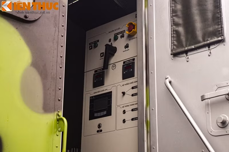 Hệ thống máy phát điện của xe tác chiến điện tử.