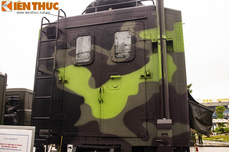 Đây là loại phương tiện được ra đời để thay thế sở chỉ huy tác chiến điện tử cố định, phù hợp với các hoạt động tác chiến, diễn tập.