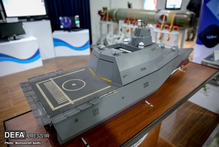 Trên tàu có tổng cộng 96 giếng phóng tên lửa thẳng đứng ở phần khoang trước, một pháo cỡ lớn, bốn pháo cỡ nhỏ và hai pháo cao tốc. Nguồn ảnh: QQ.