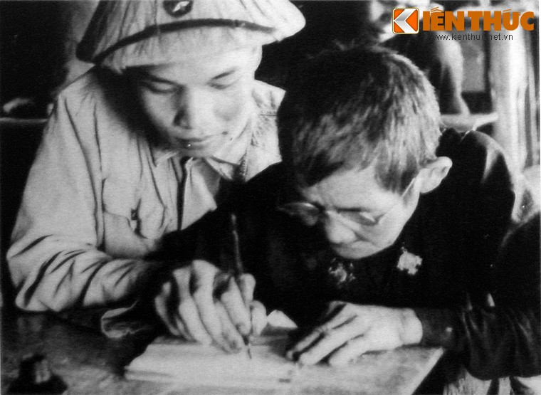 Khi mới được thành lập, Đội Việt Nam Tuyên truyền Giải phóng quân chỉ có 34 chiến sĩ, trong đó có ba chiến sĩ là nữ giới. Trong số 34 chiến sĩ đầu tiên này, có tới 29 đồng chí là người dân tộc thiểu số, chủ yếu là người Tày (19 đồng chi) và người Nùng (8 đồng chí), chỉ có 5 người dân tộc Kinh. Nguồn ảnh: TL.