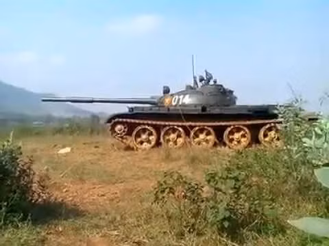 Tuy nhiên, với vai trò tác chiến trên chiến trường của T-62 và T-55 trong biên chế quân đội ta hiện nay, hỏa lực 120mm là quá đủ để có thể phục vụ cho vai trò yểm trợ bộ binh tiến công. Nguồn ảnh: Flickr.
