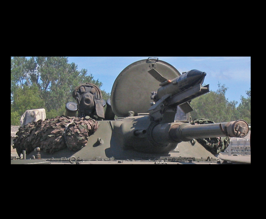 Ngoài việc được trang bị hỏa lực chống tăng khá "khủng" so với các loại xe chiến đấu bộ binh cùng thời, BMP-1 còn có khả năng chở quân khá tốt, có thể mang theo được tối đa 8 lính cùng đầy đủ trang thiết bị. Nguồn ảnh: Wiki.