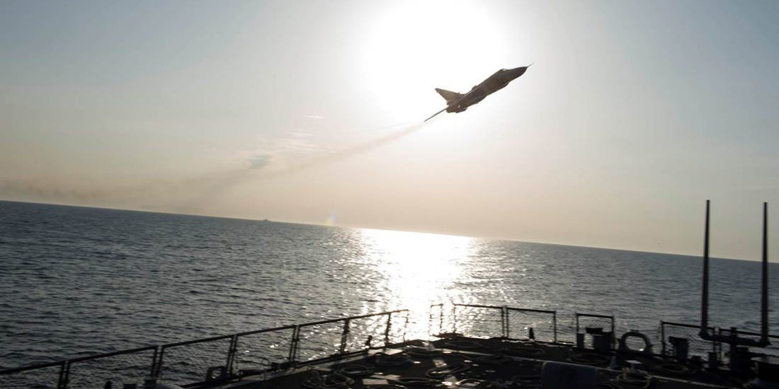 “Thực tế là hệ thống EW được cài đặt trên máy bay ném bom tiền tuyến Su-24 không thể vượt qua hàng rào phòng thủ của tàu khu trục Mỹ Donald Cook trong mọi trường hợp”.