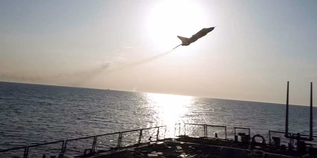 “Thực tế là hệ thống EW được cài đặt trên máy bay ném bom tiền tuyến Su-24 không thể vượt qua hàng rào phòng thủ của tàu khu trục Mỹ Donald Cook trong mọi trường hợp”.